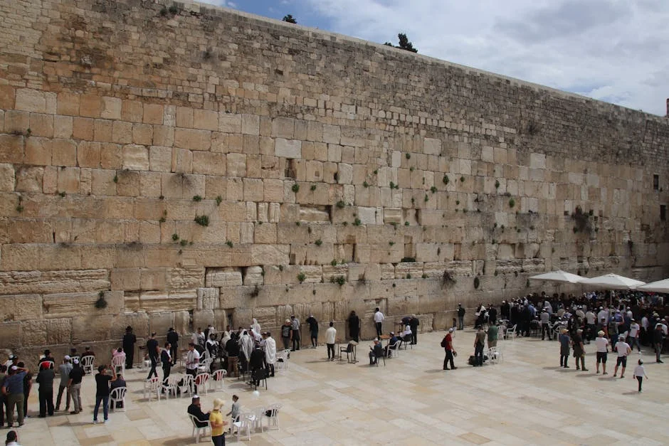 Israel and Lebanon Begin Direct Talks Amid Regional Tensions