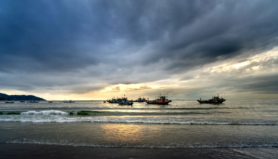 Sierra Leone Fishermen Reveal How Chinese Trawlers Are Draining Their Waters — Technology Innovation